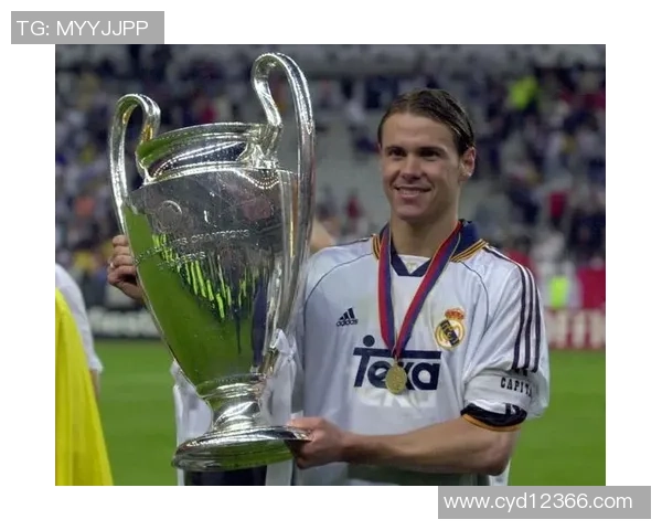 足坛闪耀兄弟情同心携手共创绿茵传奇故事