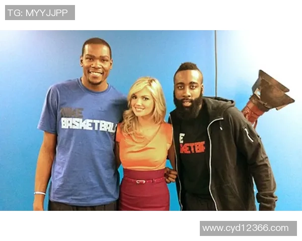 足球球星与超模携手合作引领时尚潮流，打破运动与时尚界限